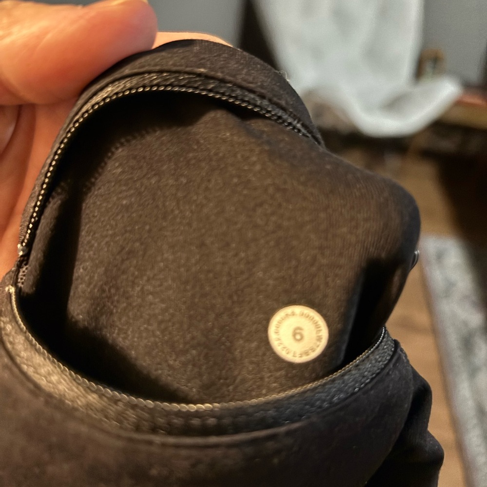 Lululemon Speed Up Shorts Size 6 - Picture 4 of 4